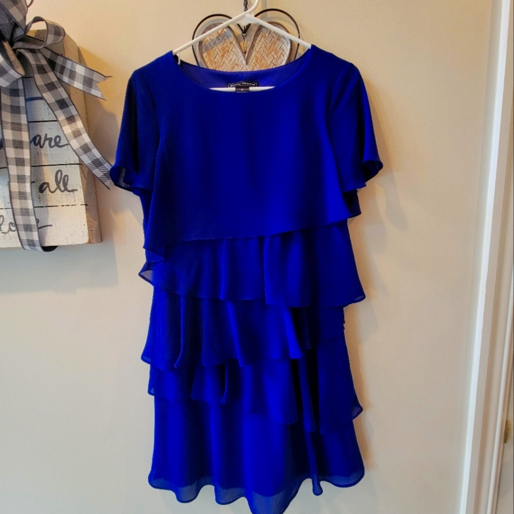 Jessica Howard V-Neck Short Sleeve Shift Dress